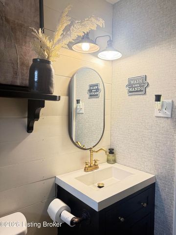 3460 Heatherfield Dr, Louisville, KY 40216