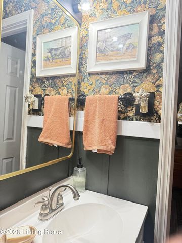 3460 Heatherfield Dr, Louisville, KY 40216