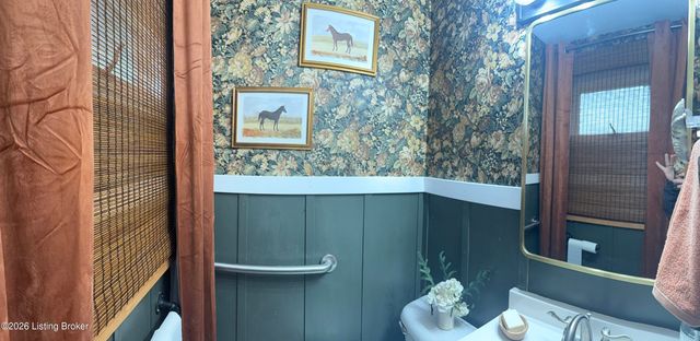 3460 Heatherfield Dr, Louisville, KY 40216