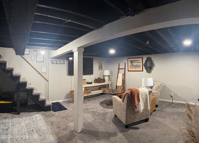 3460 Heatherfield Dr, Louisville, KY 40216