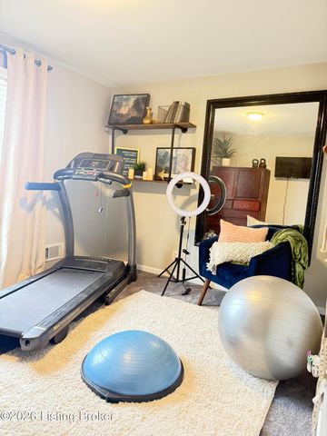 3460 Heatherfield Dr, Louisville, KY 40216