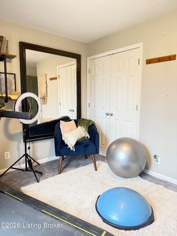 3460 Heatherfield Dr, Louisville, KY 40216