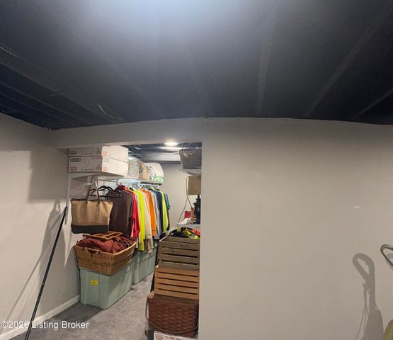 3460 Heatherfield Dr, Louisville, KY 40216