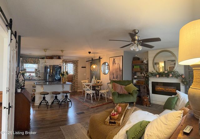 3460 Heatherfield Dr, Louisville, KY 40216