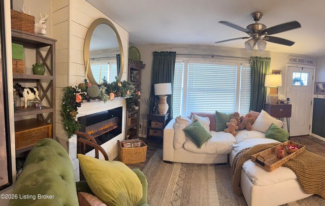 3460 Heatherfield Dr, Louisville, KY 40216