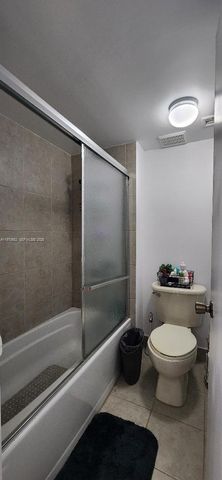 327 Lakeview Drive 103, Weston, FL 33326