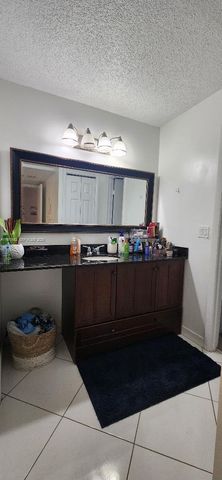 327 Lakeview Drive 103, Weston, FL 33326