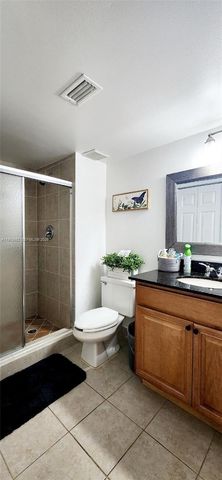 327 Lakeview Drive 103, Weston, FL 33326