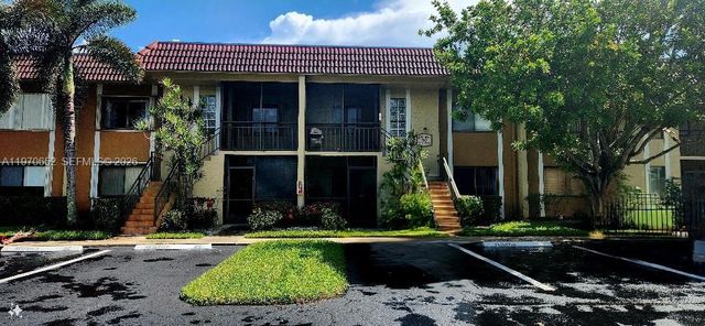 327 Lakeview Drive 103, Weston, FL 33326