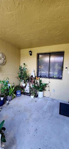 327 Lakeview Drive 103, Weston, FL 33326
