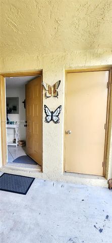 327 Lakeview Drive 103, Weston, FL 33326