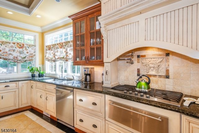 216 Sunset Ave, Westfield Town, NJ 07090