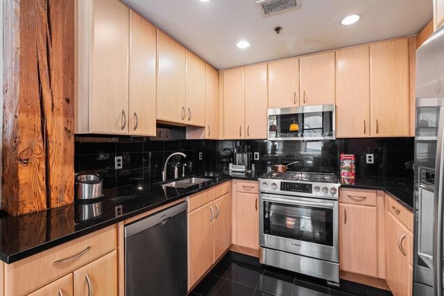 9 West Broadway 402, Boston, MA 02127