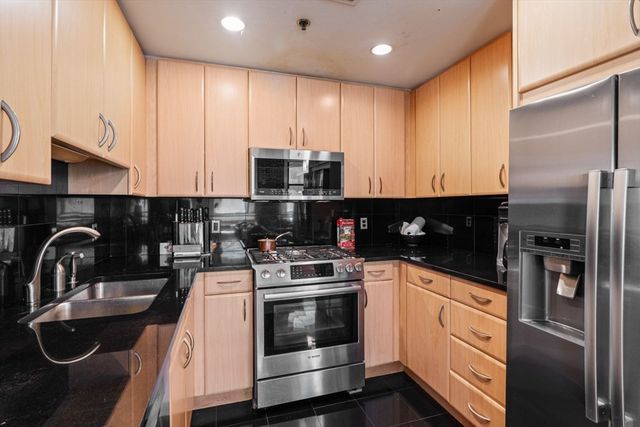 9 West Broadway 402, Boston, MA 02127