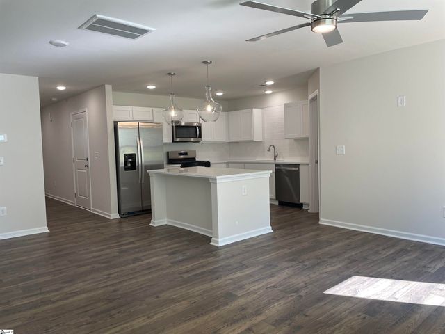 118 Mclauren Place, Fountain Inn, SC 29644