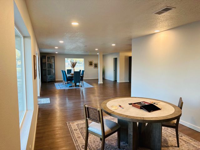 11 Avenida Alegre, Los Lunas, NM 87031