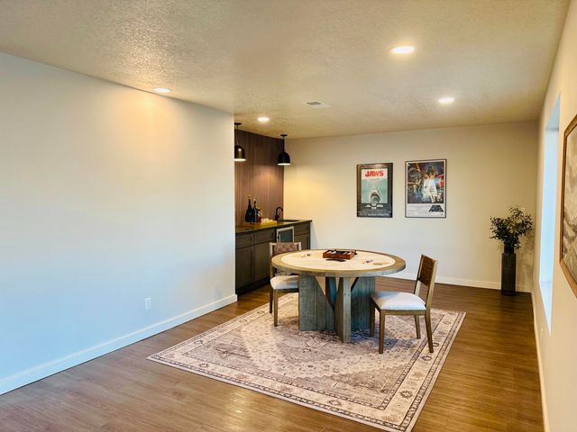 11 Avenida Alegre, Los Lunas, NM 87031