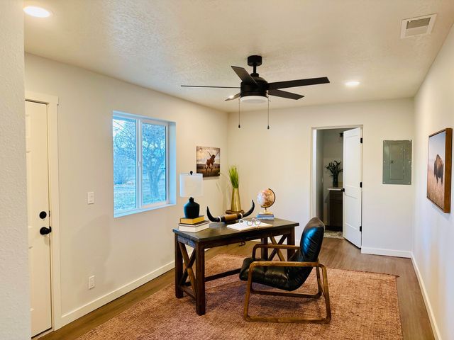 11 Avenida Alegre, Los Lunas, NM 87031