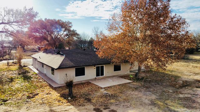 11 Avenida Alegre, Los Lunas, NM 87031