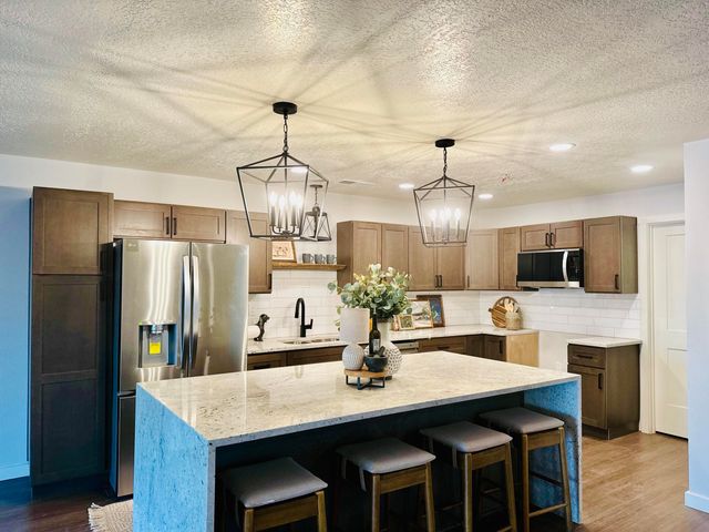 11 Avenida Alegre, Los Lunas, NM 87031