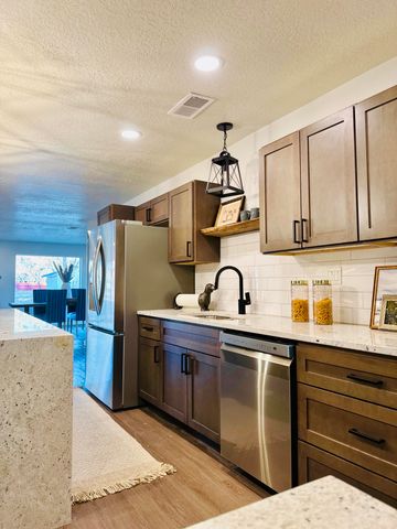 11 Avenida Alegre, Los Lunas, NM 87031