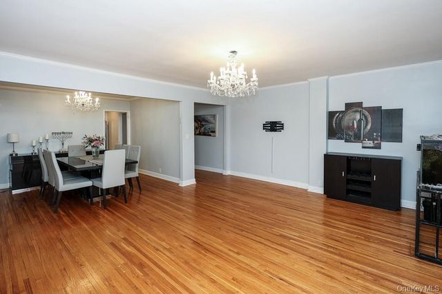 6-8 wooleys Lane B34, Great Neck, NY 11023