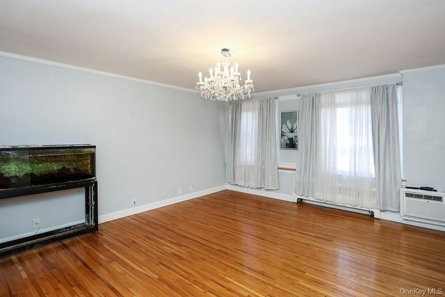 6-8 wooleys Lane B34, Great Neck, NY 11023