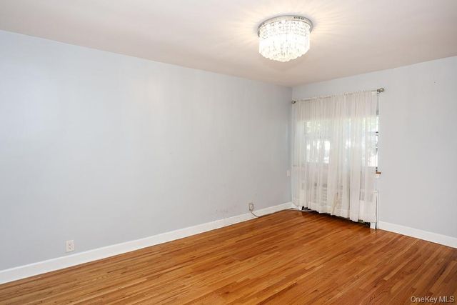 6-8 wooleys Lane B34, Great Neck, NY 11023