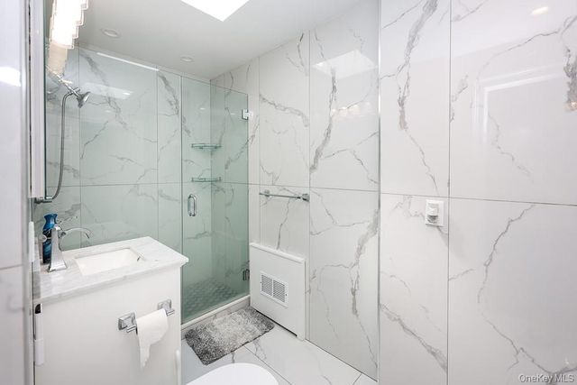 6-8 wooleys Lane B34, Great Neck, NY 11023