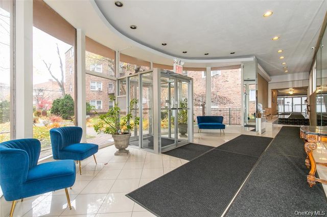 6-8 wooleys Lane B34, Great Neck, NY 11023