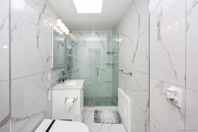 6-8 wooleys Lane B34, Great Neck, NY 11023