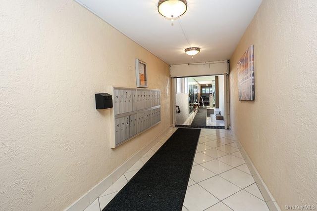 6-8 wooleys Lane B34, Great Neck, NY 11023