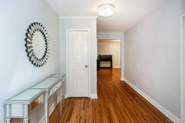 6-8 wooleys Lane B34, Great Neck, NY 11023