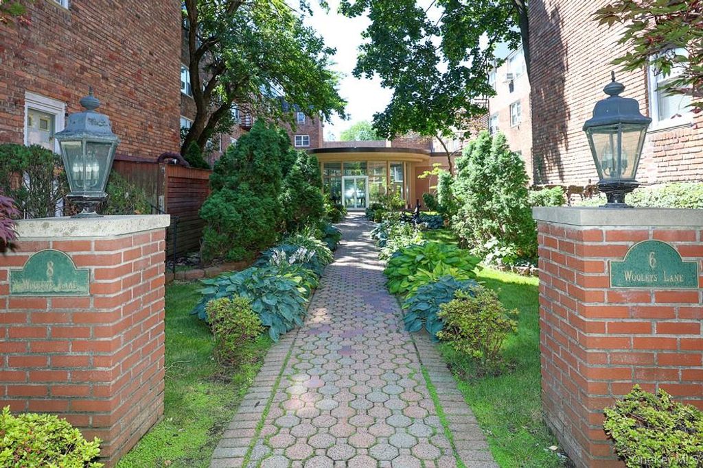 6-8 wooleys Lane B34, Great Neck, NY 11023