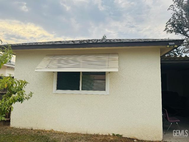 1337 Castaic Avenue, Bakersfield, CA 93308