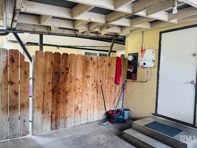 1337 Castaic Avenue, Bakersfield, CA 93308