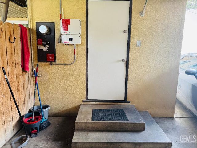 1337 Castaic Avenue, Bakersfield, CA 93308