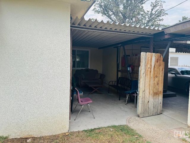 1337 Castaic Avenue, Bakersfield, CA 93308