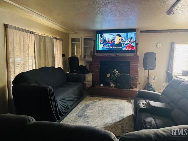 1337 Castaic Avenue, Bakersfield, CA 93308
