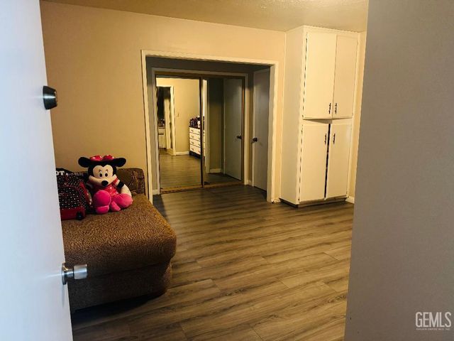 1337 Castaic Avenue, Bakersfield, CA 93308