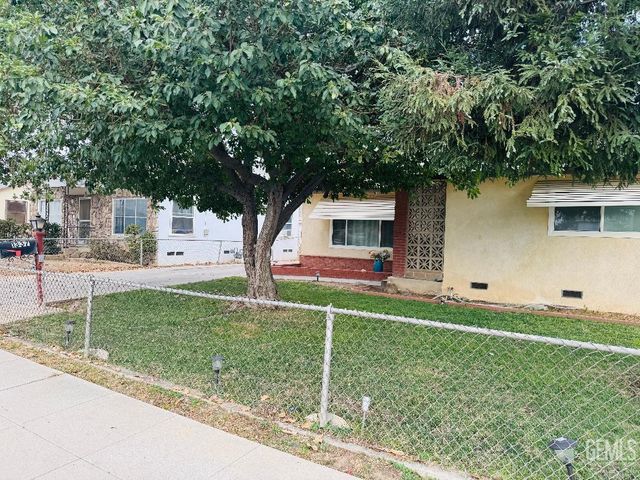 1337 Castaic Avenue, Bakersfield, CA 93308
