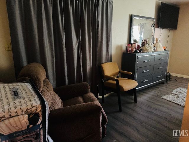 1337 Castaic Avenue, Bakersfield, CA 93308