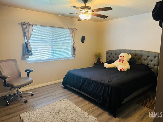 1337 Castaic Avenue, Bakersfield, CA 93308
