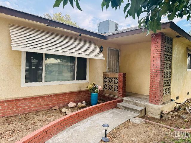 1337 Castaic Avenue, Bakersfield, CA 93308