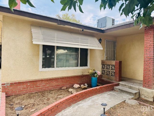 1337 Castaic Avenue, Bakersfield, CA 93308