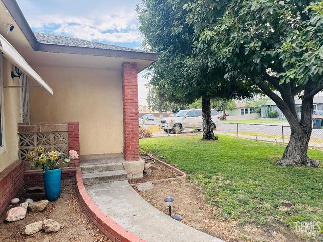 1337 Castaic Avenue, Bakersfield, CA 93308