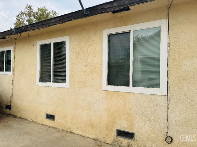 1337 Castaic Avenue, Bakersfield, CA 93308