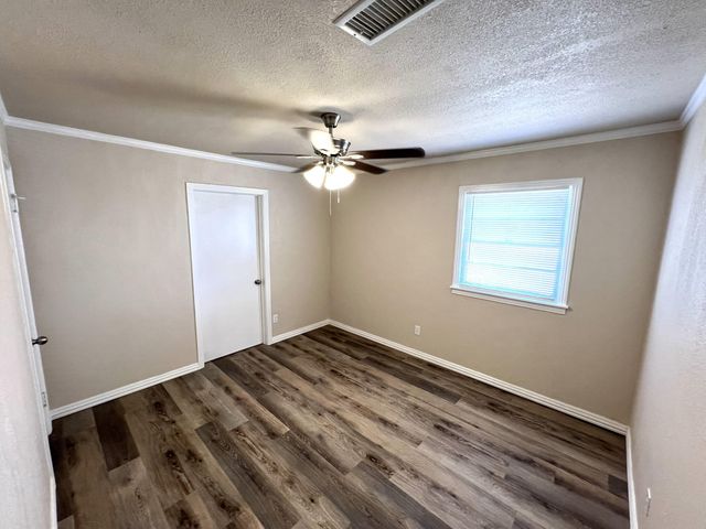 1910 64th Street, Lubbock, TX 79412