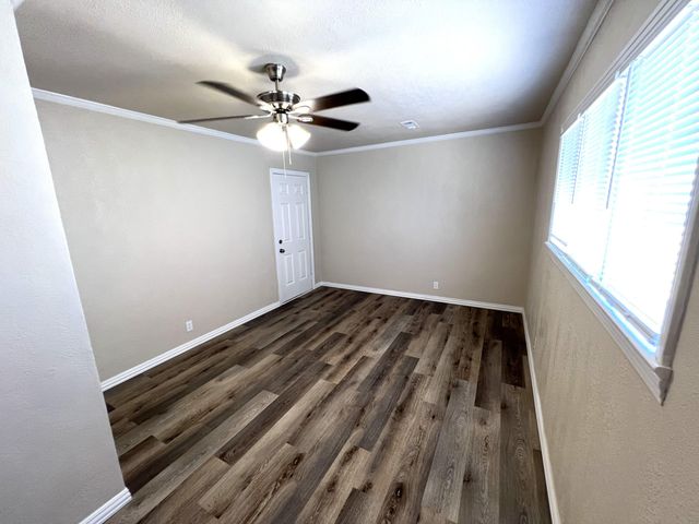 1910 64th Street, Lubbock, TX 79412