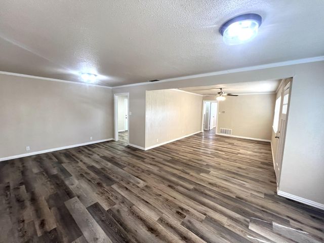 1910 64th Street, Lubbock, TX 79412